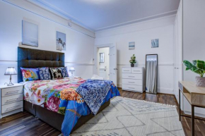 4-Bedrooms, 2-Baths Independent Private Family House near Oxford Street, W1 - Central London